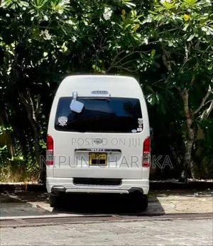 Toyota KDH 2012 Van (Used)