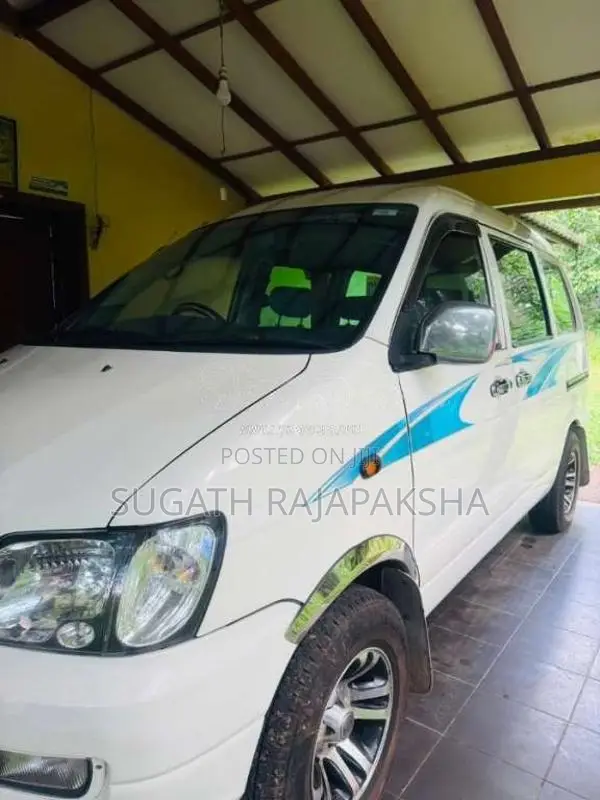 Toyota Noah 1998 Van (Used)