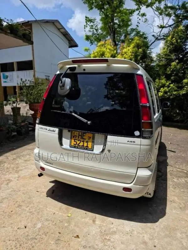 Toyota Noah 1998 Van (Used)