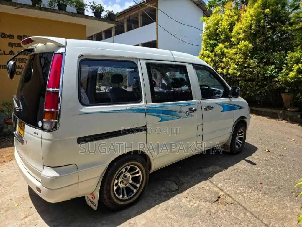 Toyota Noah 1998 Van (Used)