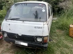 Toyota HIACE 1981 Van (Used)