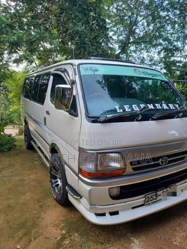 Toyota Dolphin 1995 Van (Used)