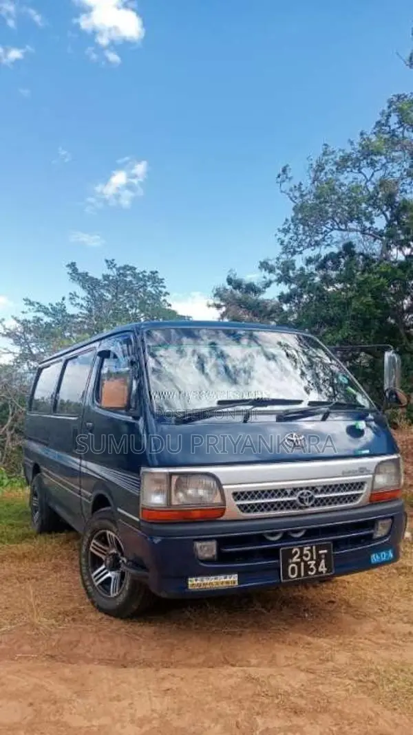 Toyota Dolphin 113 1994 Van (Used)