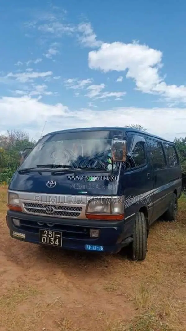 Toyota Dolphin 113 1994 Van (Used)