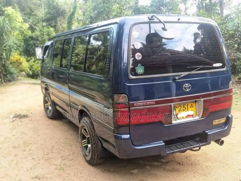 Toyota Dolphin 113 1994 Van (Used)