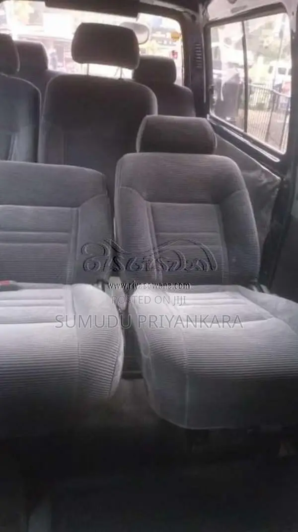 Toyota Dolphin 113 1994 Van (Used)