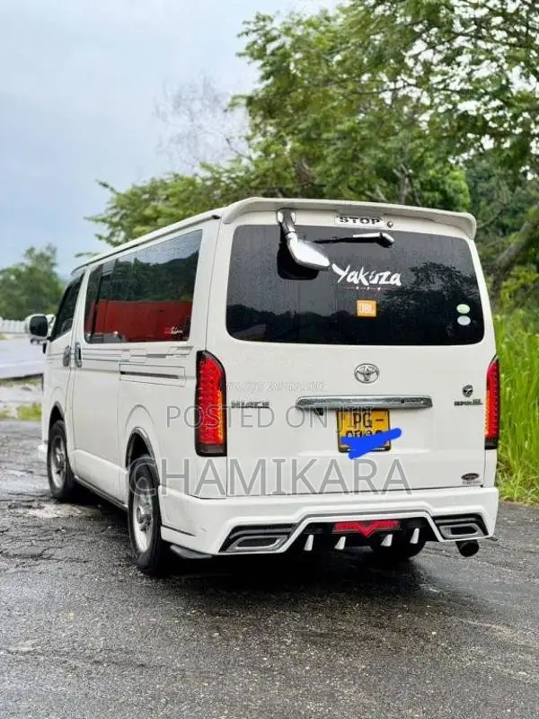 Toyota KDH 206 2013 Van (Used)