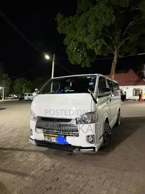 Toyota KDH 206 2013 Van (Used)