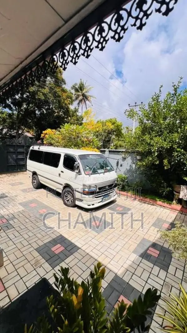 Toyota Dolphin 1993 Van (Used)