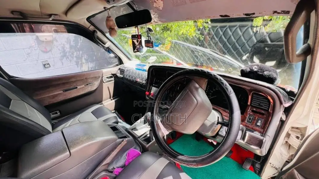 Toyota Dolphin 1993 Van (Used)
