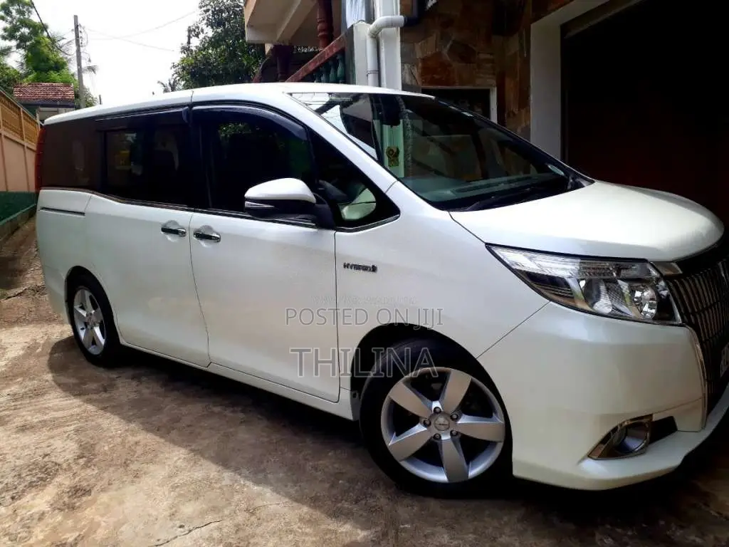 Toyota Esquire 2014 Van (Used)