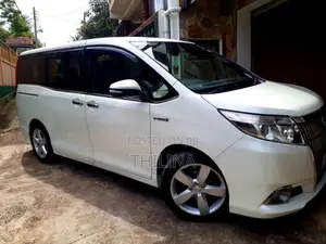 Toyota Esquire 2014 Van (Used)