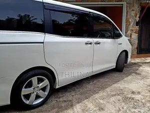 Toyota Esquire 2014 Van (Used)