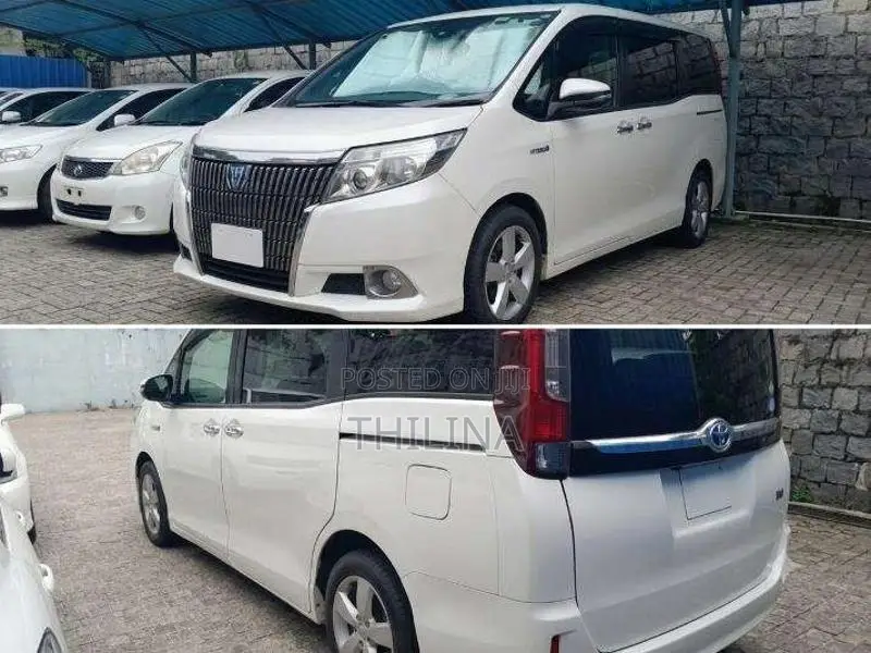 Toyota Esquire 2014 Van (Used)
