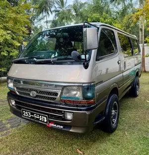 Toyota Dolphin 103 1994 Van (Used)