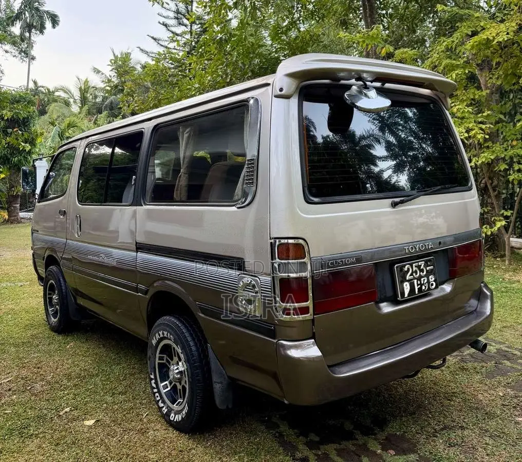 Toyota Dolphin 103 1994 Van (Used)