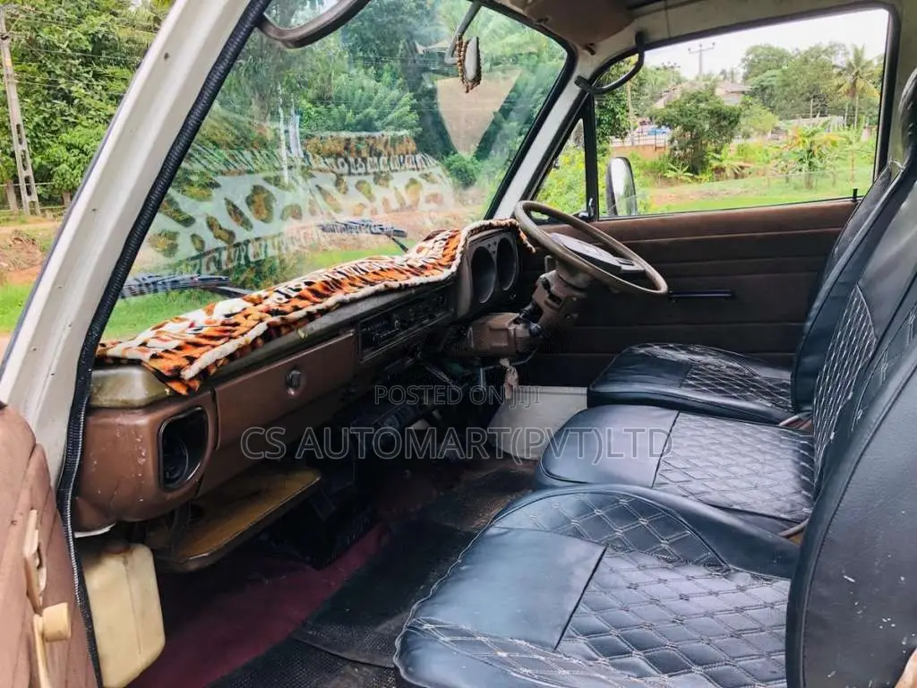 Toyota HIACE 1978 Van (Used)