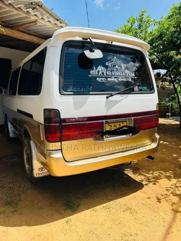 Toyota Dolphin 1997 Van (Used)