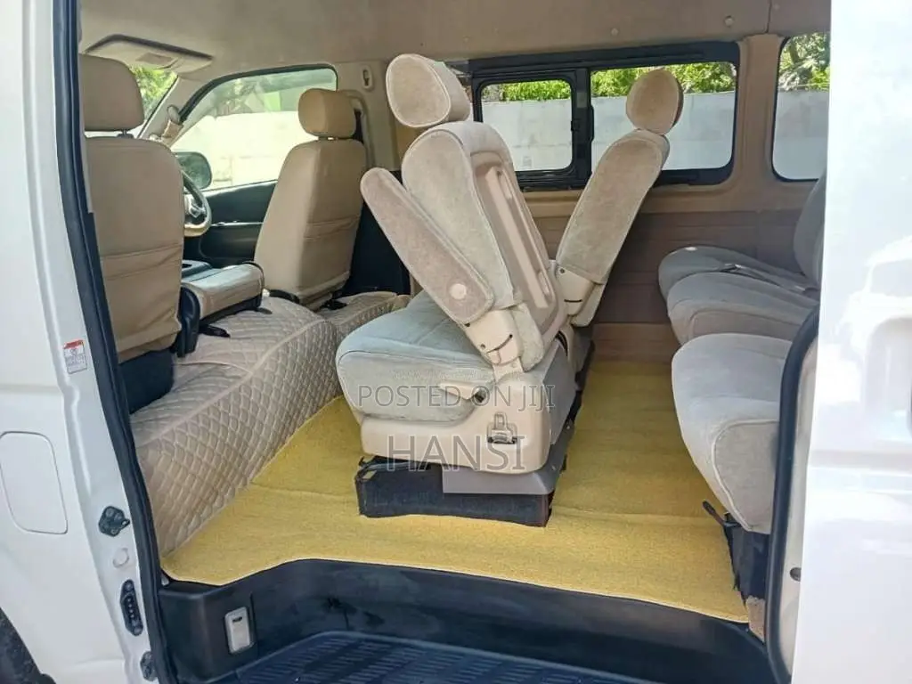 Toyota KDH221 2015 Van (Used)
