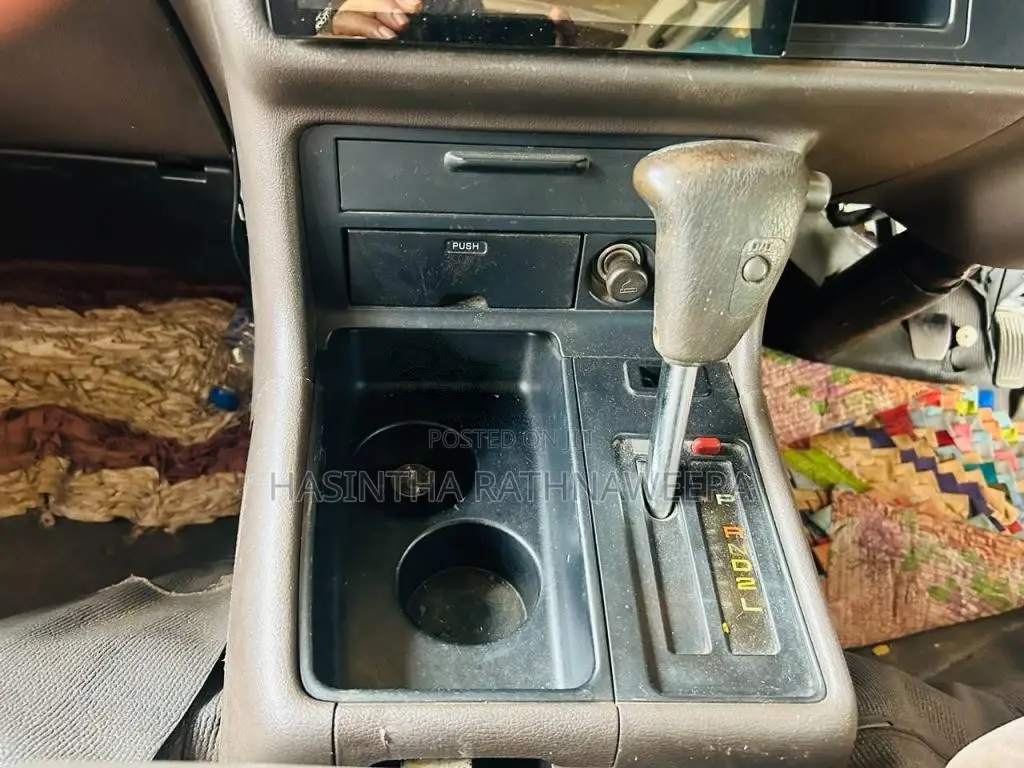Toyota Dolphin 1997 Van (Used)