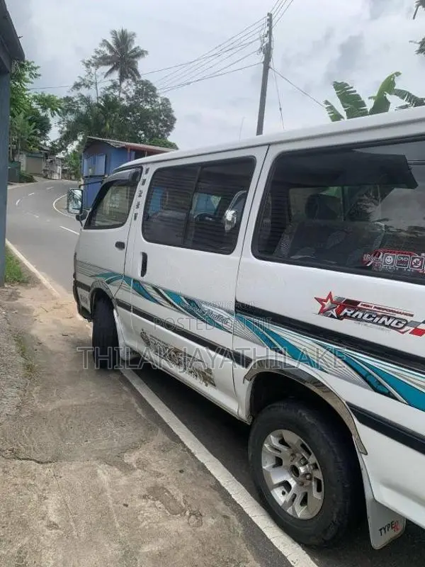 Toyota Dolphin LH102 1991 Van (Used)