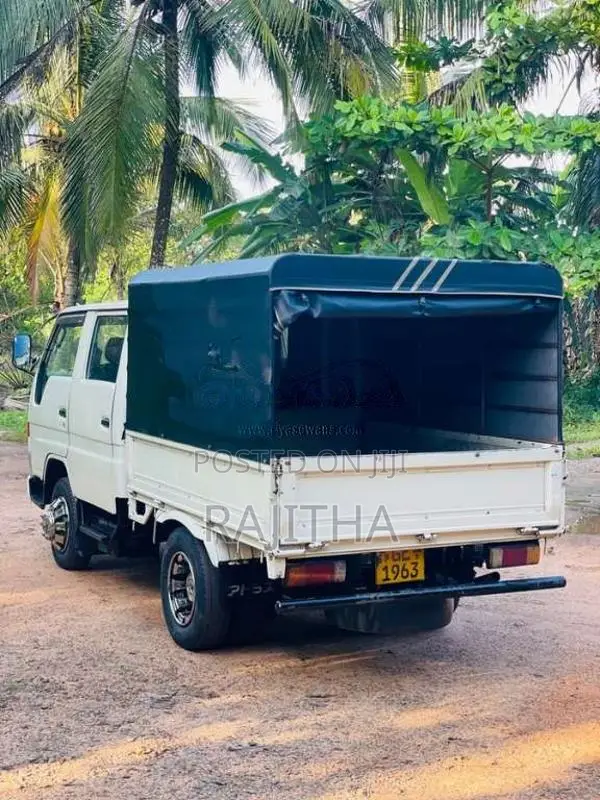 Toyota BU100 1995 Crew Cab (Used)