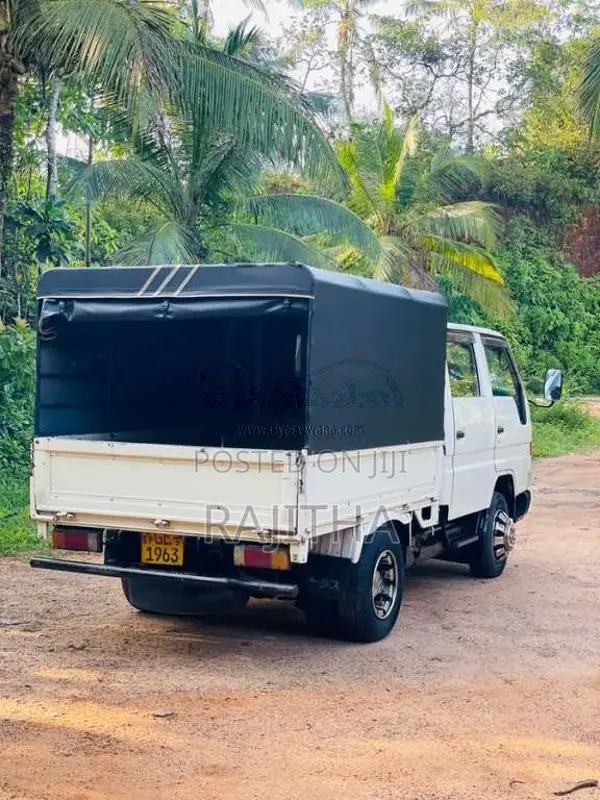 Toyota BU100 1995 Crew Cab (Used)