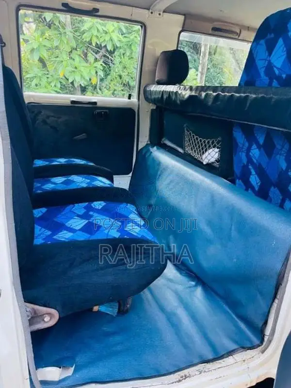 Toyota BU100 1995 Crew Cab (Used)