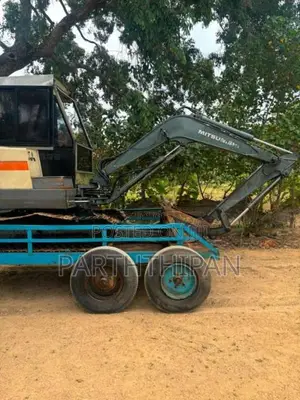 Mitsubishi Mitsubishi 2000 Heavy-Duty (Used)