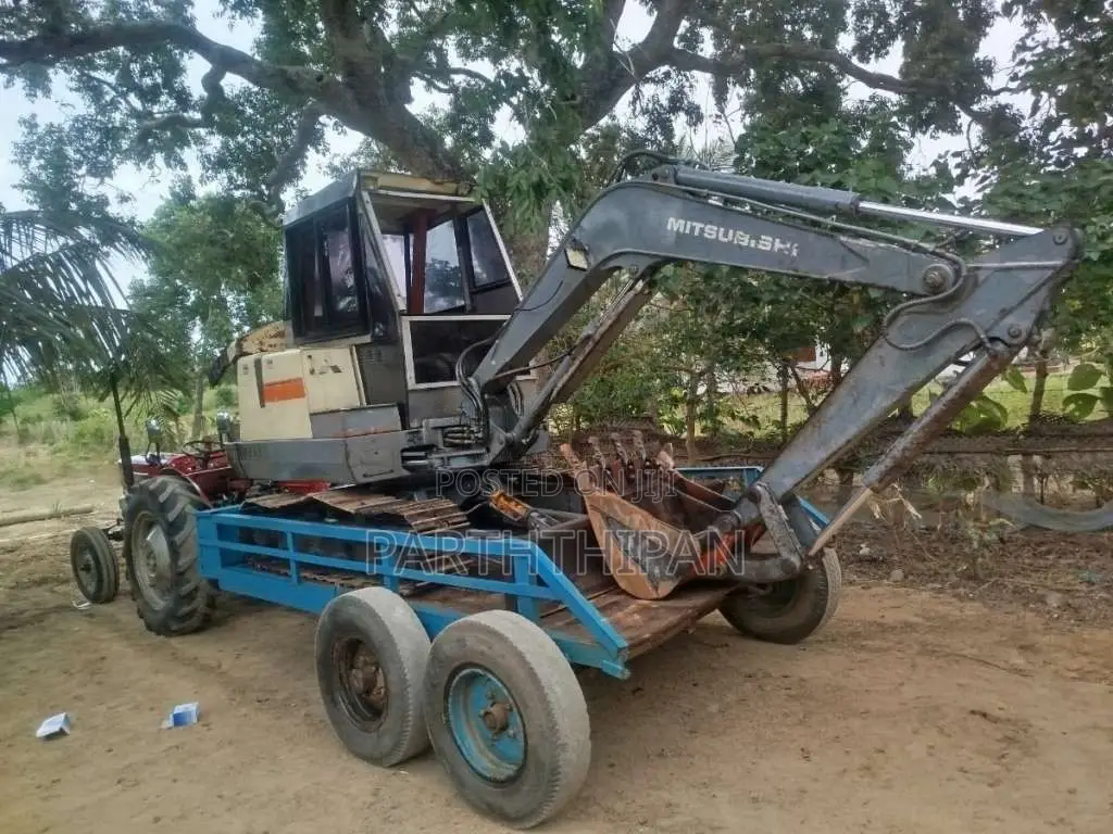 Mitsubishi Mitsubishi 2000 Heavy-Duty (Used)