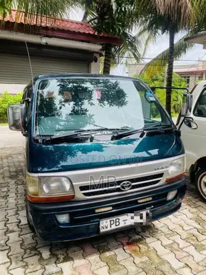 Toyota Dolphin 172 Super Gl 2001 Van (Used)
