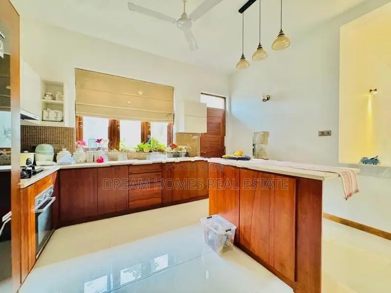 5 Bedroom House Near Thalawathugoda Junction