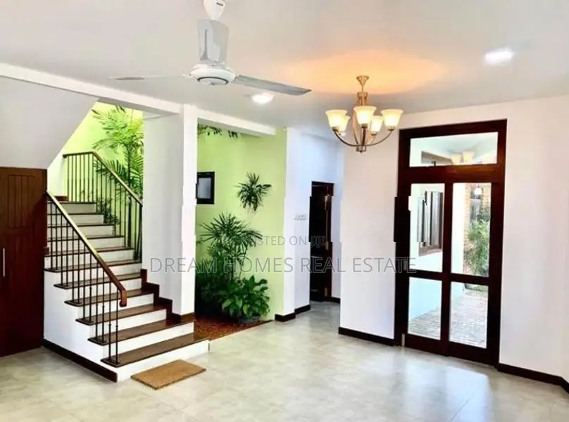 Brand New Luxury 3-Storey House for Sale – Thalawathugoda