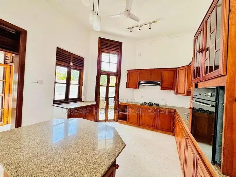 Luxury House in Battaramulla