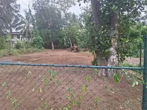 (IS-1146) Valuable Residential Land Bare Sale in Minuwangoda