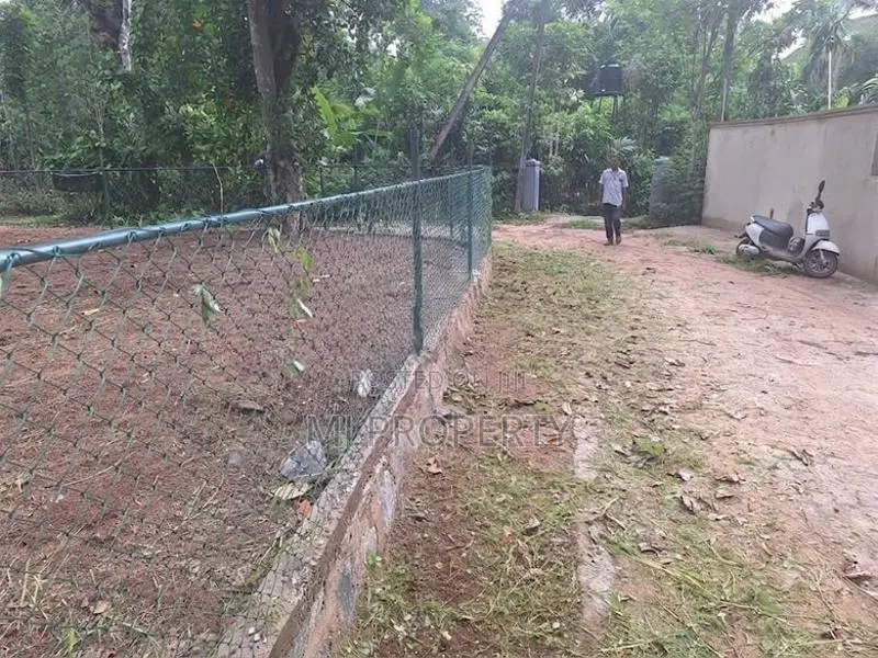 (IS-1146) Valuable Residential Land Bare Sale in Minuwangoda