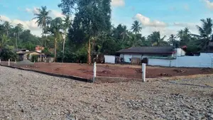 Udugampala නගර සීමාවෙන් 244 බස් පාරට නුදුරින් වටිනා බිම් කොටස් කිහිපයක