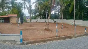 කඩවත - වෑබඩ පාරෙන් නේවාසික බිම්කොටස්