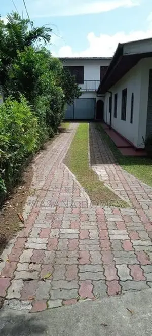 Neat House for Sale Boralasgamuwa