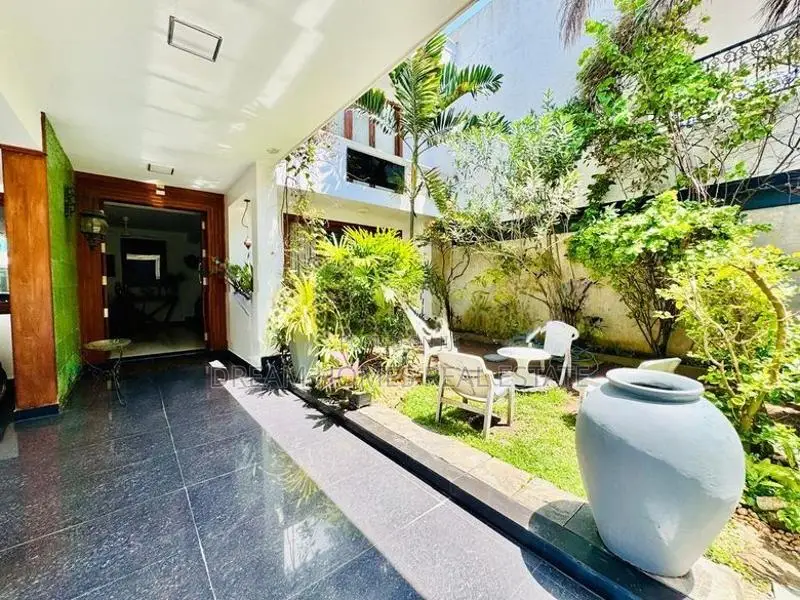 Luxury 5-Bedroom House with Rooftop Garden – Colombo 03