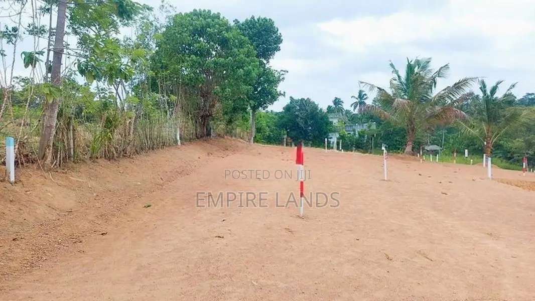 පොල්ගස්ඕවිට කහතුඩුව 120 බස් පාරට ඇවිදින දුරින්