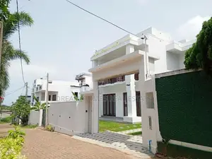4 Bedroom Luxury Home with Stunning Rooftop Views – Kandana