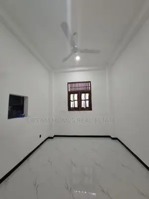 Family Home with Large Garden for Sale – Pannipitiya