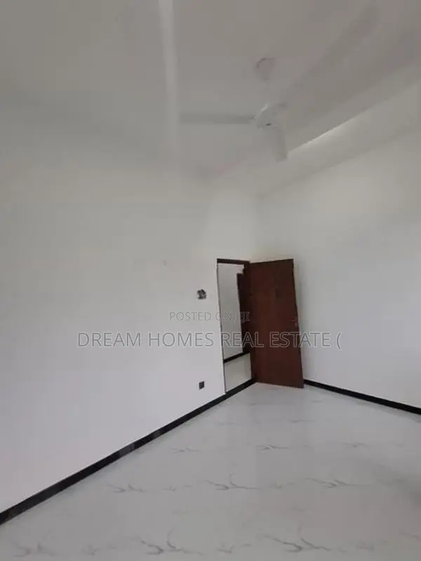 Family Home with Large Garden for Sale – Pannipitiya