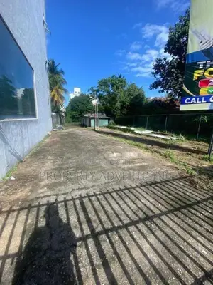 Gallroad Facing Land for Sale in Bambalapitiya
