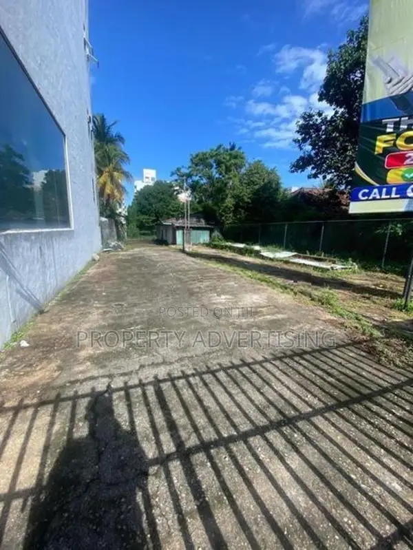Gallroad Facing Land for Sale in Bambalapitiya