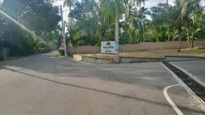 Commercial land in Gonahena waboda road