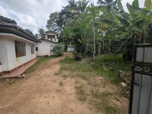 Kadawatha Ranmuthugala Sale in House with Land Kandy Main Road Only100