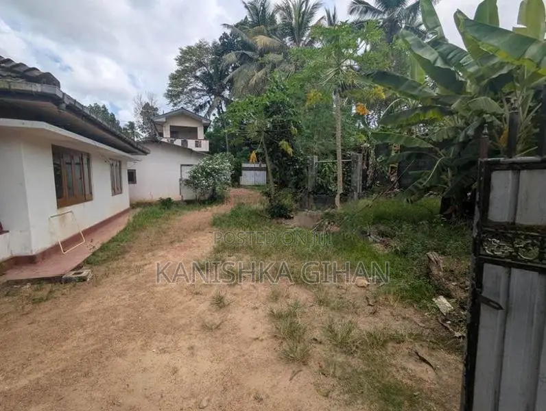 Kadawatha Ranmuthugala Sale in House with Land Kandy Main Road Only100
