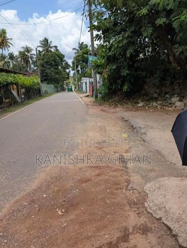 Kadawatha Ranmuthugala Sale in House with Land Kandy Main Road Only100